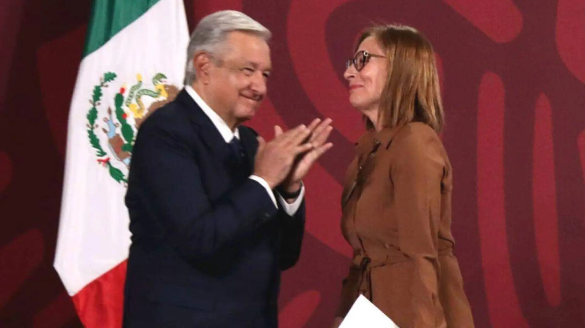 Tatiana y AMLO 